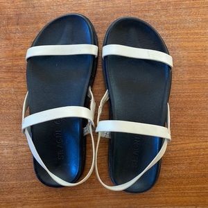 St.Agni Gio sandals in ecru, size 39